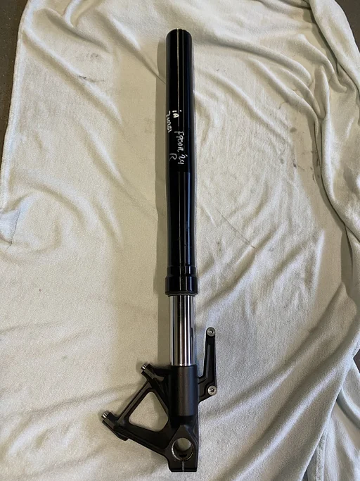 VOORVORK VOORPOOT BMW F900R RECHTS