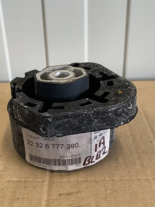 VERSNELLINGSBAK STEUN BMW NIEUW OE 22326777390