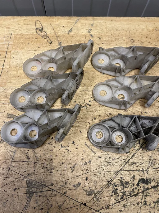 BUMPER MONTAGE BEUGEL RECHTSVOOR BMW E46 OE 51118195296