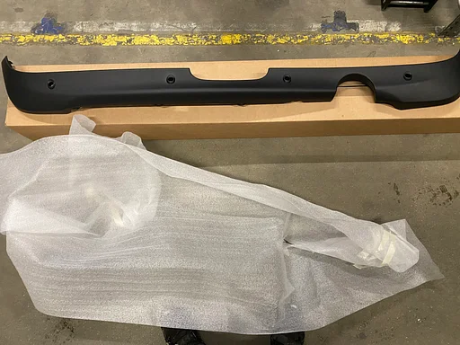 MINI R56 R57 ACHTERBUMPER SPOILER OE 51122752538 NIEUW ORG BMW