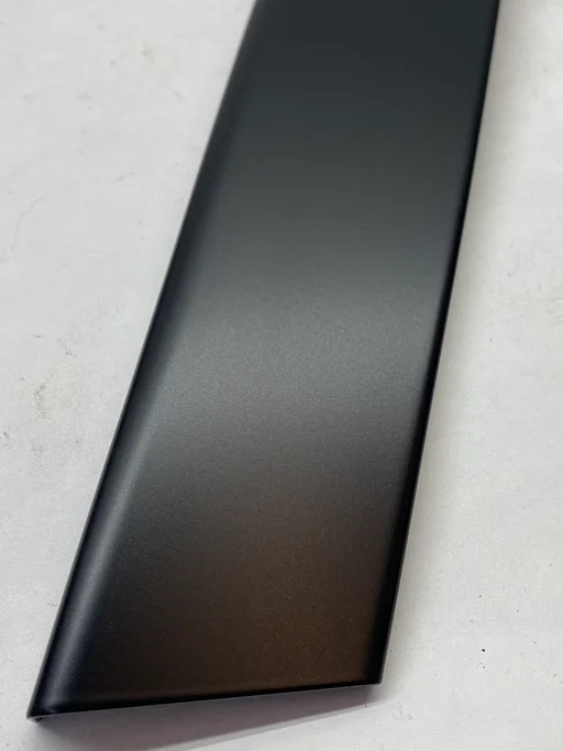 BMW E36 AFDEKKING ZIJRUIT RECHTS OE 51368209004 NIEUW