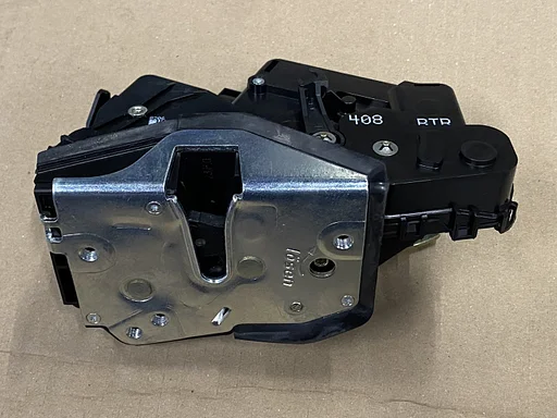 DEURSLOT BMW E46 RECHTS VOOR OE 51217011308 NIEUW