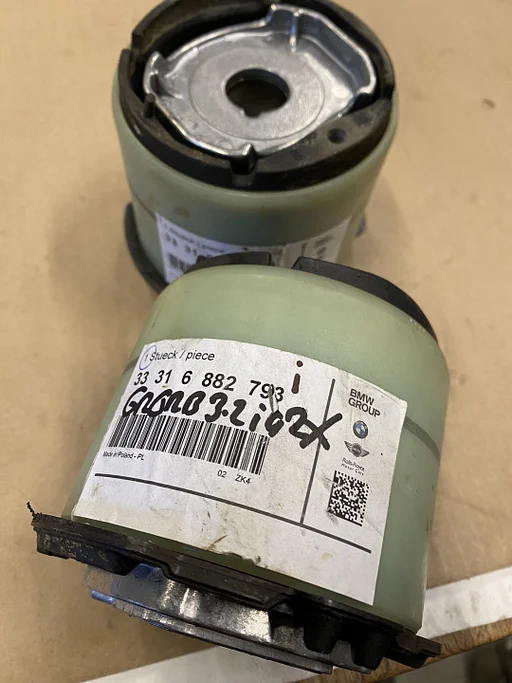 BMW ROLLS ROYCE ACHTERASRUBBER OE 33316882793 NW EN ORG BMW