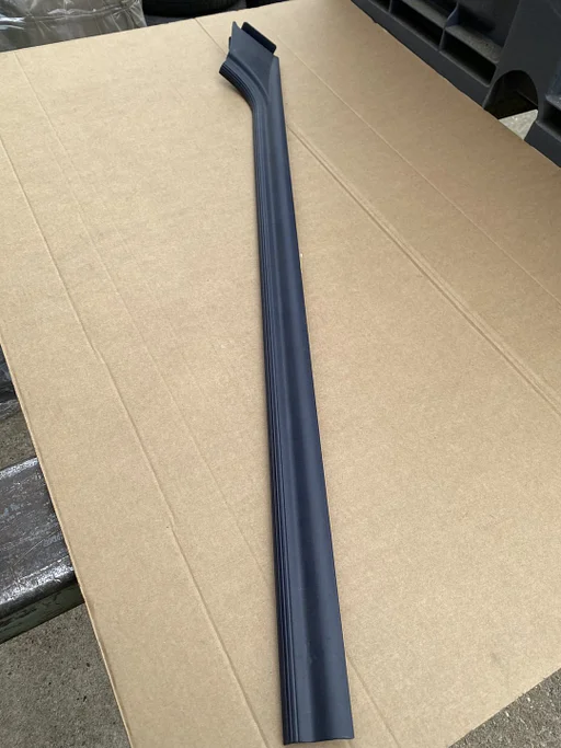 BMW E36 COUPE DORPELLIJST RECHTS OEM 51478151396 NIEUW