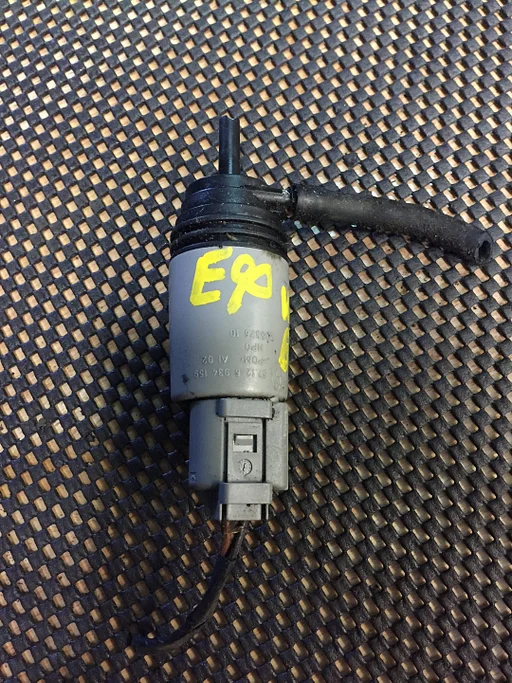Ruitensproeierpomp BMW E90 E91 oem 6934159