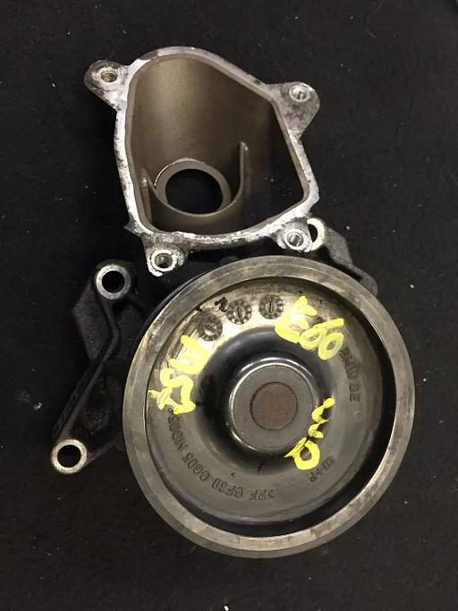 Waterpomp BMW E90 E91 330d E60 E61 530D m57 motoren