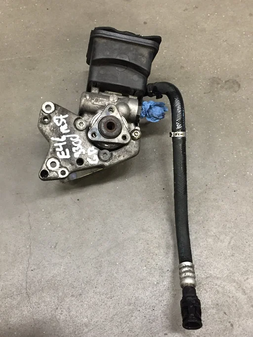 Stuurpomp BMW E90 E91 330d m57 motor