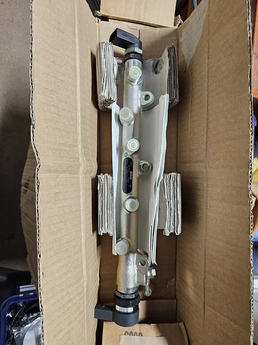 Brandstof Injector rail / galerij drukregelaar BMW 1 / 3 / 5 / X3 13537787164 7787164 0445214030 13537805725