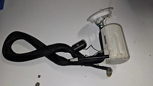 Brandstof pomp opvoerpomp benzinepomp in de tank BMW 5 / 6 Serie E60 E61 E63 E64 16117373503 7373503