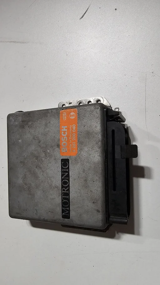 Motormanagement computer ECU DME M30B35 BMW 7 serie E32 Bosch 0261200040 0 261 200 040