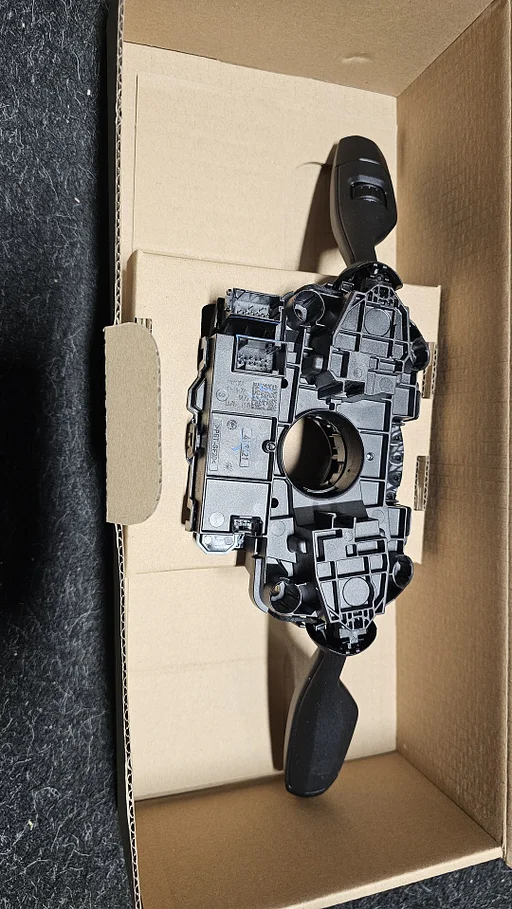 Stuurkolomschakelaar  BMW  X3 X5 X7  serie G01 G05 G07  61315A596B6 5A596B6