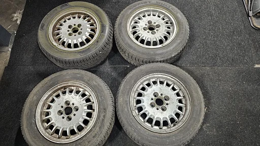 Set Originele velgen kroonkurk BMW 3 serie E30 4X100 ET34 36111125688 1125688