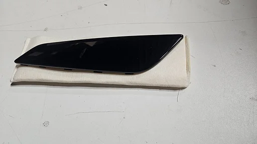 Airduct trim zijscherm links hoogglans zwart BMW 5 serie G30 G31 51747439013 7439013