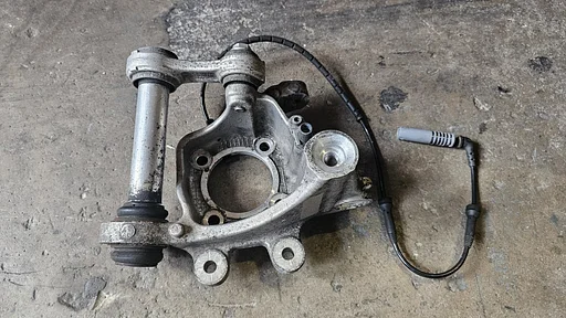 Fusee rechts achter BMW 5 serie E60 E61  33326770906 6770906