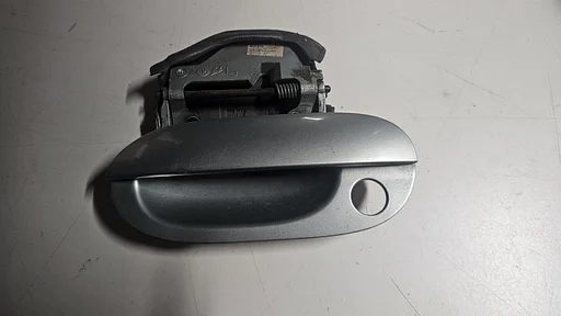 Deurgreep buitenzijde links voorzijde  BMW 5 serie E39 grijs blauw 51218235097 8235097