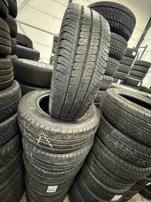 4 x Bestelwagen Zomerband Good Year Efficiënt Grip Cargo 215-65-16 109-107T Dot 35-21