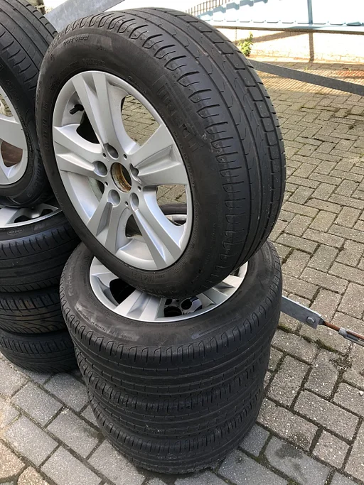 BMW 1 Serie LMV Style 392 Zomer Pirelli Cinturato 205-55-16 92H RFT RunFlat Steek 5 x 120 ET44 NG 72,5 Mm