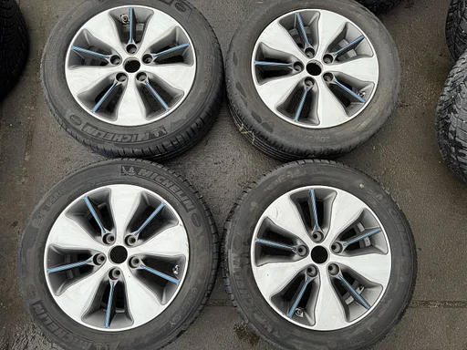Hyundai Zomerbanden Set 205-55-16 91H 5 x 114 ET18 NG 67,1 Mm 52910-G2200