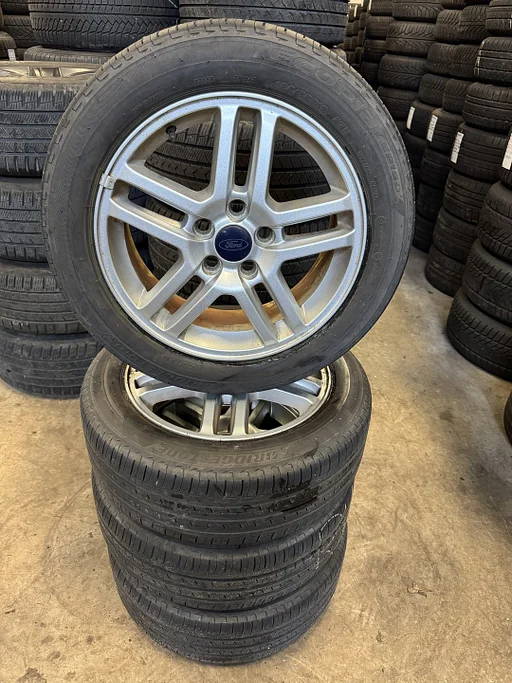 Ford Focus Zomerbanden Set 195-55-16 87V Steek 5 x 108 ET52,5 NG 63,1 Mm
