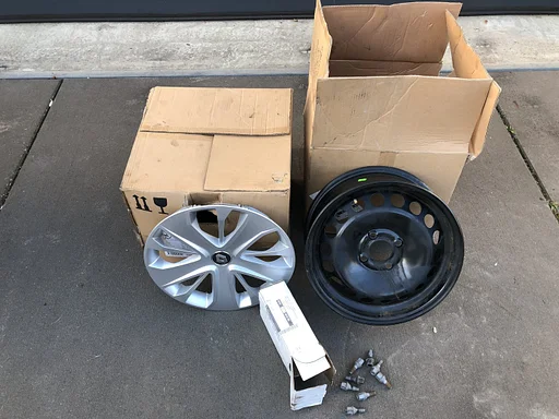 4 x Renault Clio Originele velgen en wieldoppen 15 Inch Steek 4 x 100 ET40 NG 60,1 Mm