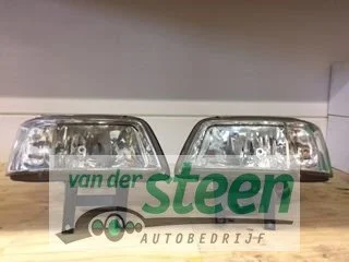 Volkswagen Transporter Linker en Rechter koplamp met steunen, met nog mooi helder koplampglas, prijs per stuk
