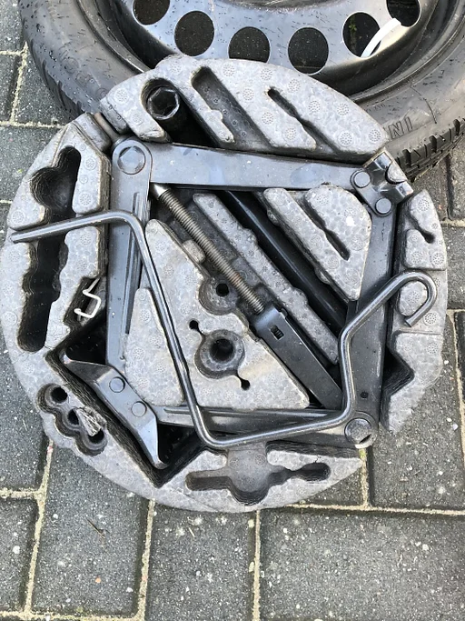 Opel Krikset en Reservewiel, Spare Wheel, Steek 5 x 110 NG 65,1 mm ET41 Mm Firestone band T115-70-16 92M