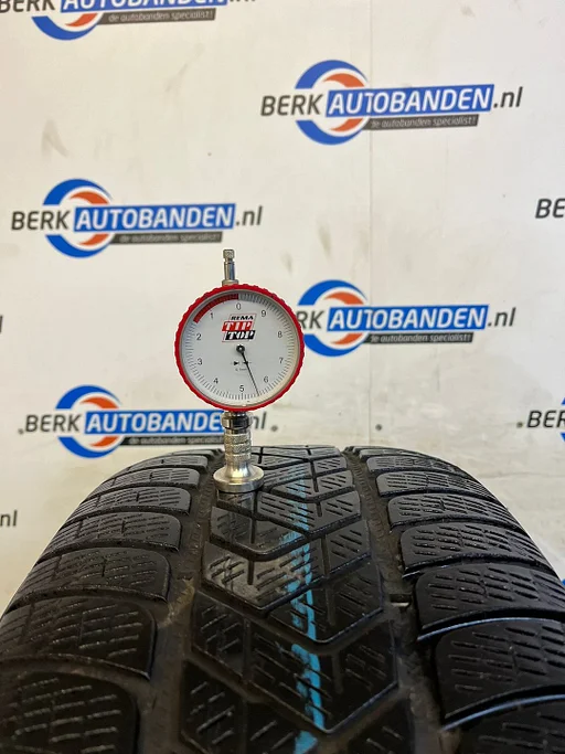 2x Pirelli Scorpion Winter MOE RFT 235/55 R19 101H 235/55/19 2355519 (prijs = 2 banden)