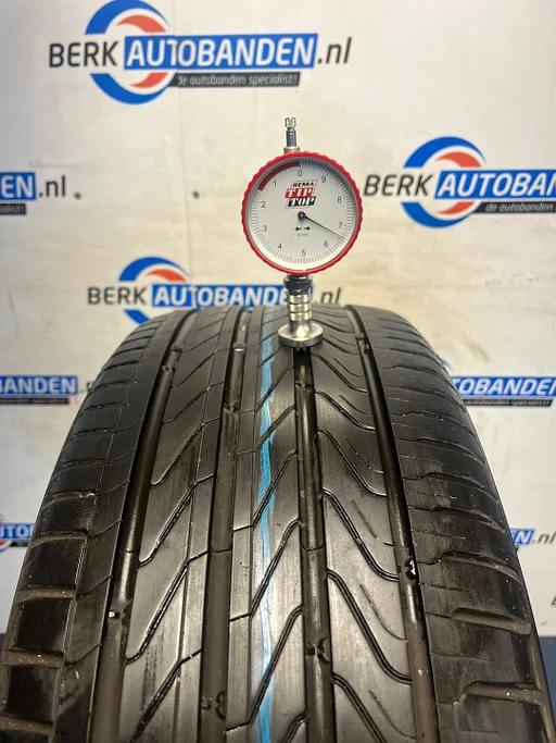 2x Continental UltraContact 205/45 R18 90V 205/45/18 2054518 (prijs = 2 banden)