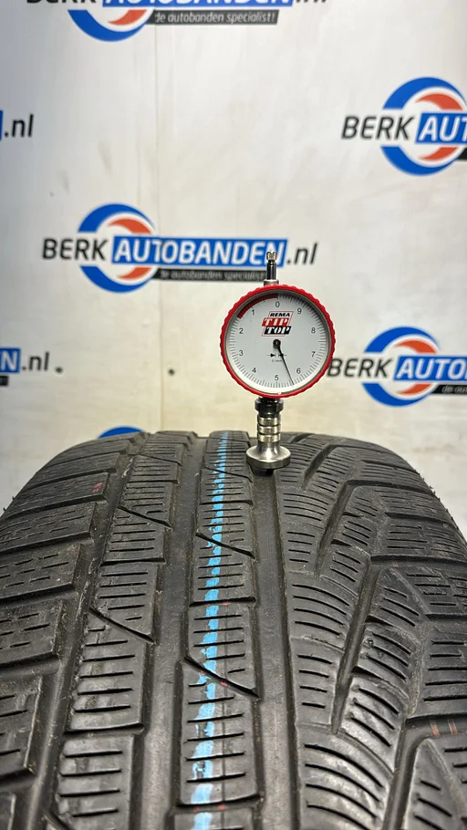 2x Pirelli Sottozero Winter 240 Serie 3 255/40 R19 100V 255/40/19 2554019 (Prijs = 2 banden)