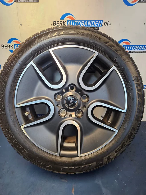 Originele Winterset Mini Countryman 17 inch 5x120 72.5 ET50 met 205/55/17 Bridgestone winterbanden