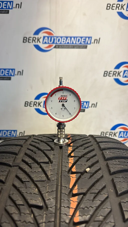 2x Goodyear Ultragrip 8 AO XL 285/45 R20 1112V 285/45/20 2854520 (prijs = 2 banden)