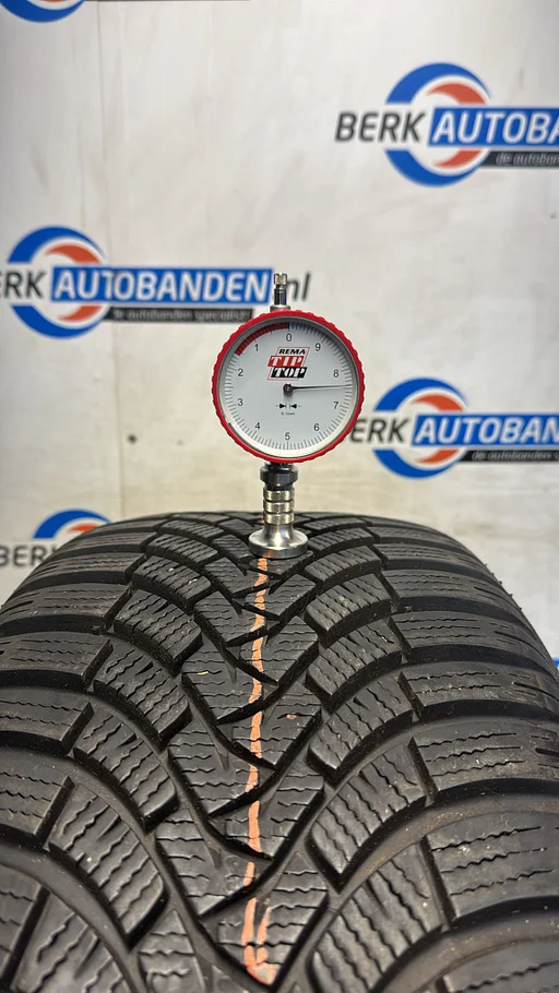 2x Falken EuroWinter HS01 225/50 R18 99V XL 225/50/18 2255018 (Prijs = 2 banden)