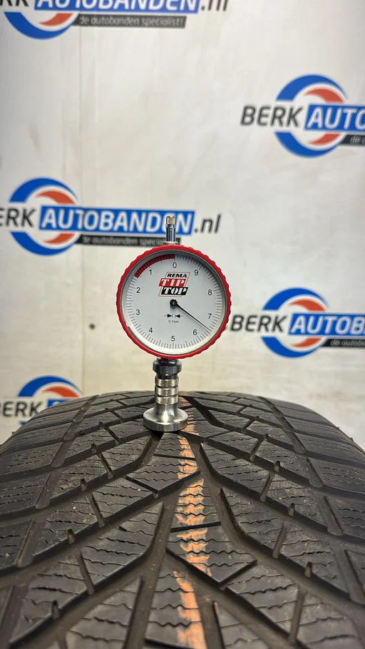2x Yokohama BluEarth Winter V905 225/50 R18 95V 225/50/18 2255018 (Prijs = 2 banden)