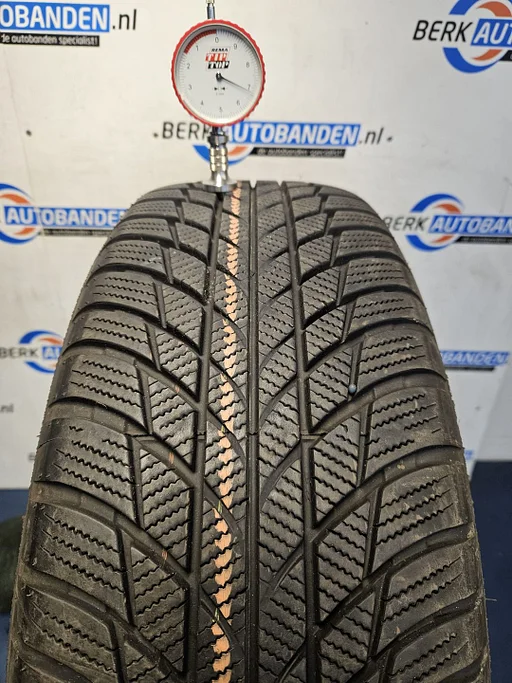 4x Bridgestone Blizzak LM001* 205/60 R17 93H 205/60/17 2056017 (prijs = 4 banden)