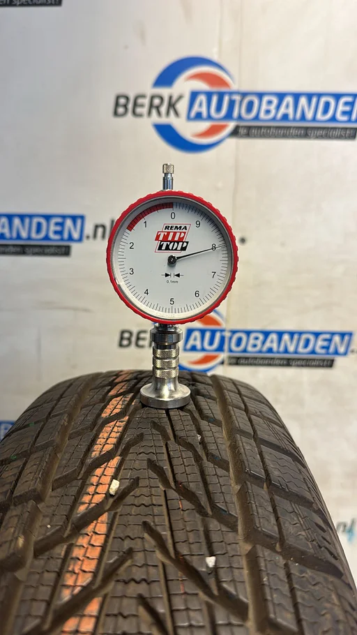 2x Goodyear Ultra Grip Permormance 3 175/65 R15 88T 175/65/15 1756515 (Prijs = 2 banden)
