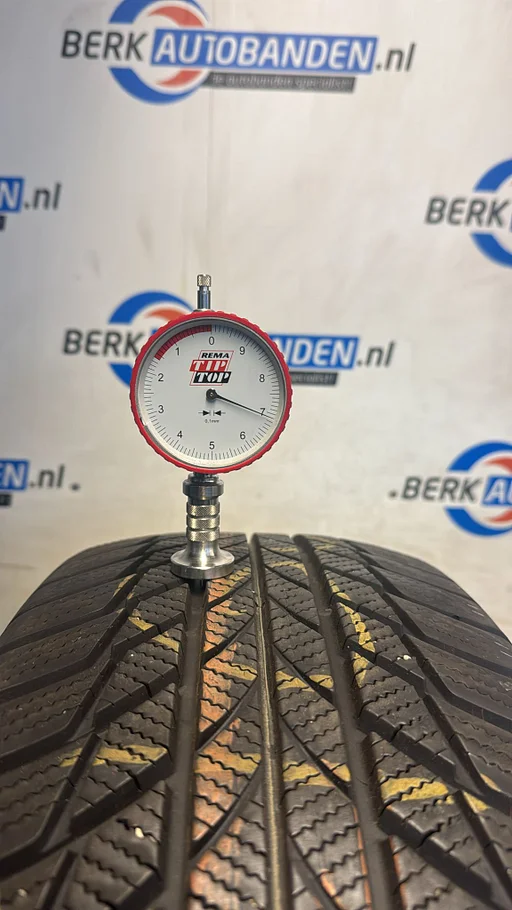 2x Bridgestone Blizzak LM001 215/65 R17 99H 215/65/17 2156517 (Prijs = 2 banden)
