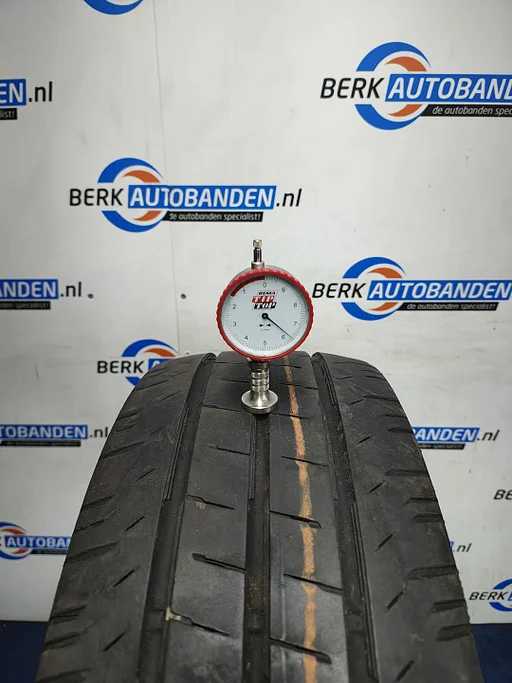 2x Continental Contivancontact 200 235/60 R17C 117/115R 235/60/17C 2356017C (prijs = 2 banden)