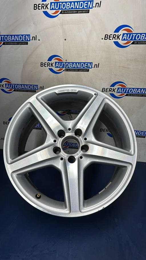 Originele Mercedes AMG set 18 Inch 5x112 66.6 ET34.5 8.5J A2184011402 (set van 4)