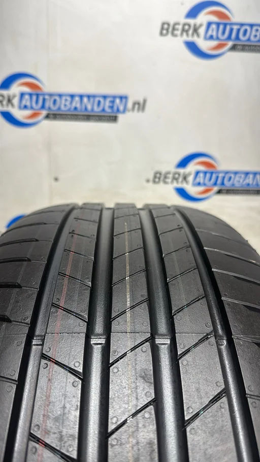 2x Bridgestone Turanza T005 (DEMO) 225/55 R17 97W 225/55/17 2255517 (prijs = 2 banden)