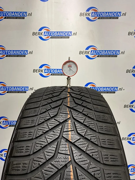 2x Yokohama Bluearth Winter V905 265/40 R21 105V 265/40/21 2654021 (prijs = 2 banden)