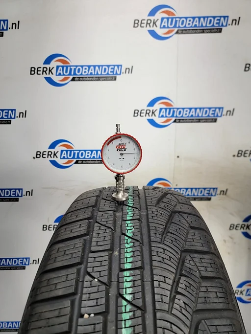 2x Pirelli Sottozero Winter 210 Serie III AO 225/50 R18 99H XL 225/50/18 2255018 (Prijs = 2 banden)