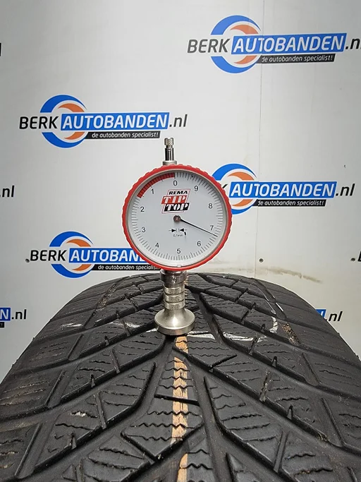 2x Yokohama Bluearth Winter V905 265/65 R17 112T 265/65/17 2656517 (prijs = 2 banden)