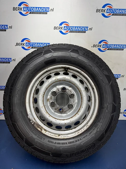 Originele VW Crafter 16 inch winterset 6x130x84.1 6.5J ET62 met 235/65/16C Winterbanden