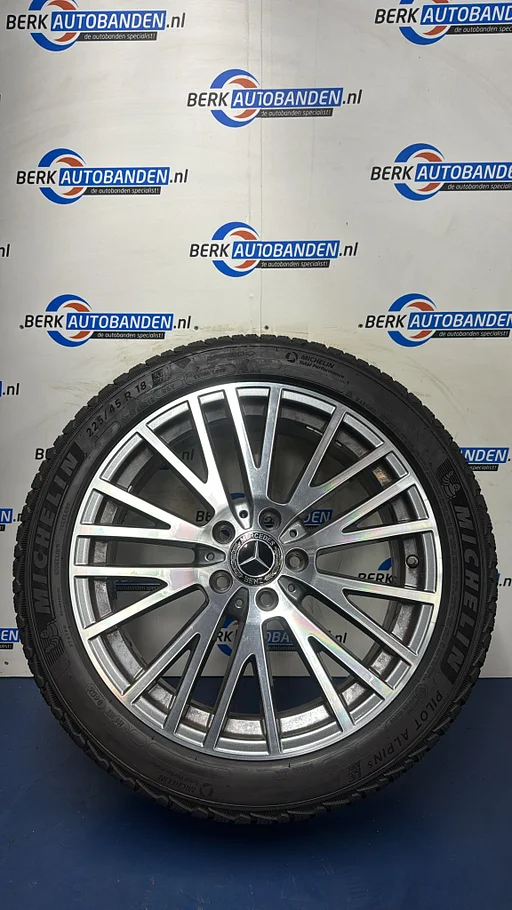 Originele Mercedes winterset 18 inch 5x112 66.6 ET49 7.5J (W177 V177 W247 X118 C118)