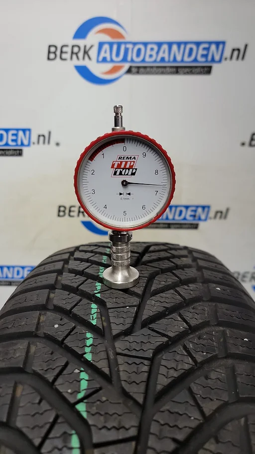 2x Yokohama Bluearth V905 195/55 R16 87H 195/55/16 1955516 (Prijs =2 banden)