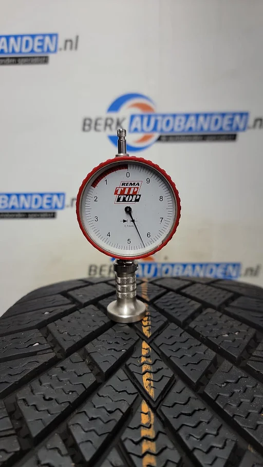 2x Continental Vikingcontact 7 XL 235/45 R18 98T 235/45/18 2354518 (prijs = 2 banden)