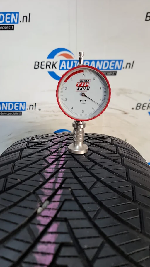 2x Kumho Solus 4S HA32 235/60 R17 106V 235/60/17 2356017 (prijs = 2 banden)