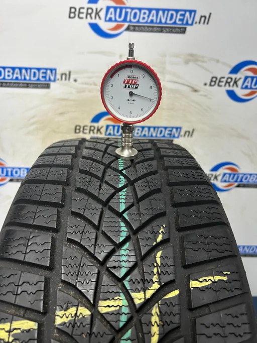 2x Goodyear Ultragrip Performance 205/45 R18 90H 205/45/18 2054518 (prijs = 2 banden)