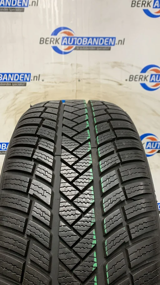 2x Vredestein Wintrac Pro (DEMO) 205/45 R17 88V XL 205/45/17 2054517 (Prijs = 2 banden)