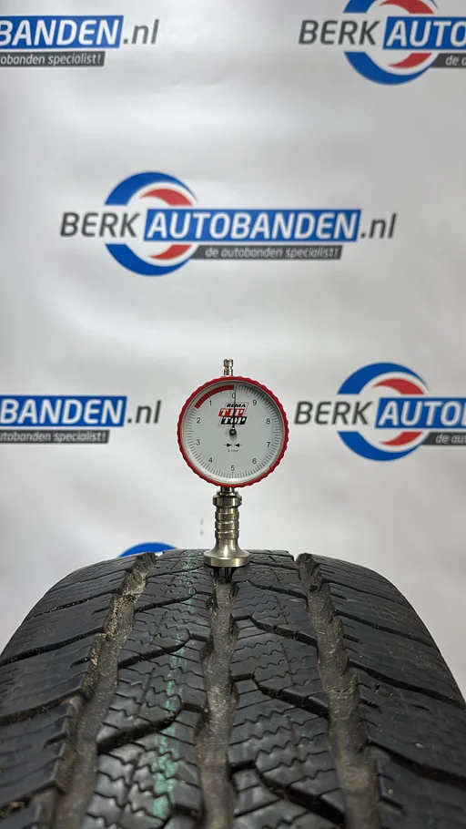 2x Continental Vancontact Winter 215/65 R15C 104/102T 215/65/15C 2156515C (prijs = 2 banden)